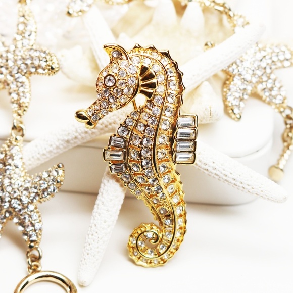 HOST PICK! 🎉 Sparkling Vintage NOLAN MILLER Seahorse Brooch - Picture 9 of 15